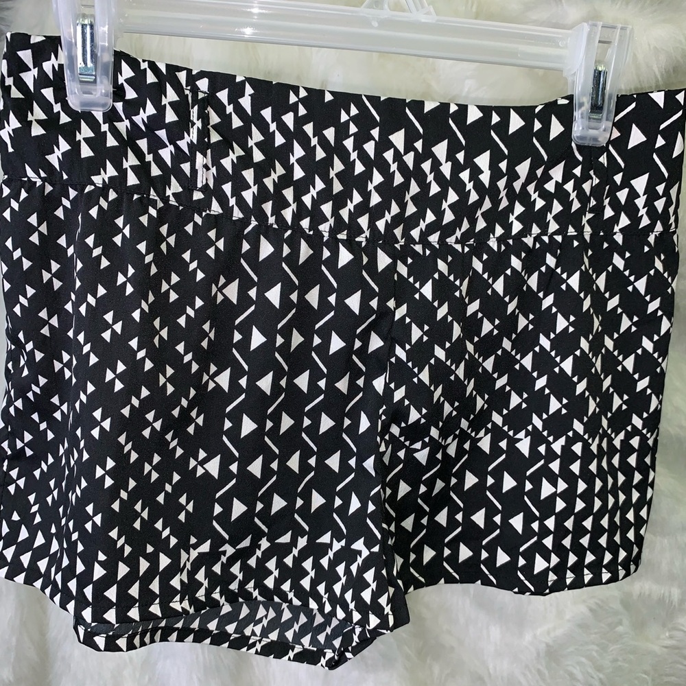 Dizzy Lizzy Shorts Black Cream Geometric Sz. M